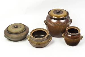 BENDIGO POTTERY Three salt glazed crocks and a covered casserole dish 