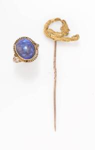 A gold stick pin, the stick pin of free form design. Yellow gold. Weight 3.94 grams. To be sold with an oval cabochon opal ring in a rope twist mount. 9ct yellow gold. Size K. Weight 3.41 grams.  