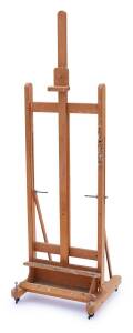 Alan Bondﾒs beech working easel by Mabef