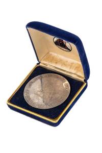 MEDAL, "Advance Australia Challenge/Americas Cup 1983", in presentation case.