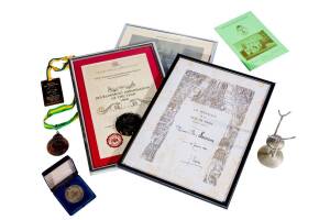 BEN LEXCEN'S TROPHIES, balnce of collection, noted 1984 "Ville de Paris" medal & certificate; brandy warmer presented by UDIA Queensland; 1988 Bicentennial Sport Australia Awards medal - "Best Single Sporting Performance Ever by an Australian Team 1788-19