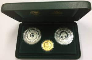 ONE HUNDRED DOLLARS: 'The Sydney 2000 Olympic Silver Coin Collection' (#5712) cased set comprising gold $100 'The Journey Begins' 10.021g 99.99%, silver $5 'Flora and Fauna' and 'Festival of the Dreaming' each 31.6g 99.9% plus cased Subscribers Medallion'