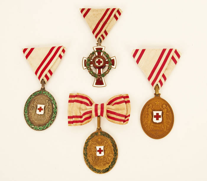 Collection of RED CROSS & Civilian service medals & medallions. Noted, Silver Medal of Honour; Bronze Medal of Honour; Cross of the Sign of Honour. VG condition.