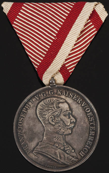 SILVER BRAVERY MEDAL 1st class: Austro-Hungarian, 2nd highest award for bravery in the face of the enemy. This example here dates from the Spring of 1915 & was awarded to W.B.Gaynor an Officer in the 3rd Kaiserschutzen Regiment (Mr Gaynor moved to Ivanhoe