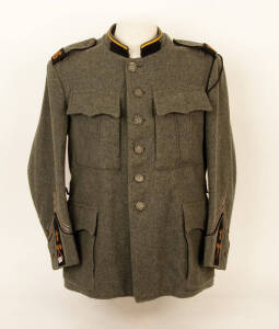 Swiss Army uniform: Junior officers woollen tunic with patches and buttons; matching Kepi hat with single embroided gold band; soft peaked cap, c.1940's, VG condition.