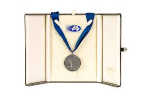 1987 MELBOURNE v SYDNEY EXHIBITION MATCH IN CANADA, Player's Medal, with on front "B.C. Place - Vancouver/ Fosters Cup - 1987", and on reverse "International Australian Rules Match/ Runners Up Medallion", in original case.