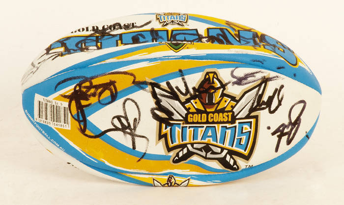 GOLD COAST TITANS: "Gold Coast Titans" football signed by 2009 team with c24 signatures; plus card signed by Laurie Daley & Andrew Ettinghausen. VG condition.