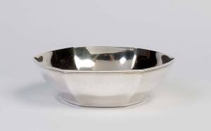 A Tiffany & Co sterling silver hexagonal bowl; John C. Moore President mark,  no. 18165/7082; 22 cm diameter, 530 grams.A wedding gift to Frances and Jascha Heifetz.