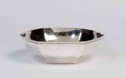 A Tiffany & Co sterling silver hexagonal bowl;&nbsp;John C. Moore President mark, &nbsp;no. 18165/7082;&nbsp;22 cm diameter, 530 grams.A wedding gift to Frances and Jascha Heifetz.