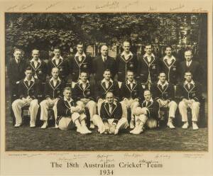 1934 AUSTRALIAN TEAM, team photograph, signed to mount by the entire team, with 19 signatures - Bill Ferguson, Clarrie Grimmett, Bill Brown, Hans Ebeling, Harold Bushby, Bill O'Reilly, Tim Wall, Chuck Fleetwood-Smith, W.C.Bull, Ern Bromley, Arthur Chipper