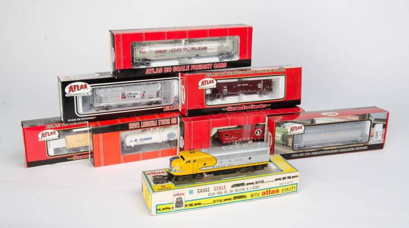 MODEL RAILWAYS: ATLAS: HO-Gauge FP7 Diesel No.7041 Santa Fe, plus freight cars 1151-7 Hart Ballast Hopper Hopper Car (Great Northern), 1978-1 ACF 6-Bay Cylindrical Hopper (Cotton Belt), ACF 33,000 Gal. Tank Car 1730-1 (Union Texas), ACF 3560 Covered Hoppe