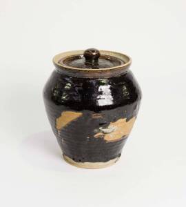 HAROLD HUGHAN Pottery lidded jar