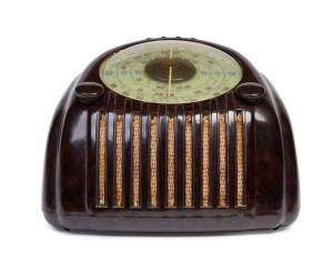 Healing Scales brown bakelite mantel radio 