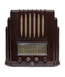 The Fisk A.W.A Radiola Big Brother Empire State brown bakelite radio