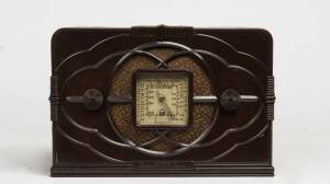 Astor B.C. Mickey brown bakelite radio with battery case
