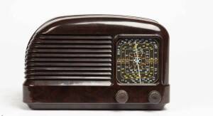 S.T.C. Bantom brown bakelite radio