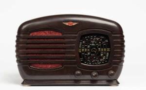 Tasma brown bakelite radio