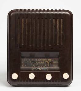 Healing brown bakelite tombstone radio