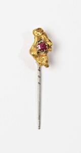A natural gold nugget stick pin set with a doublet, 4.6 grams 