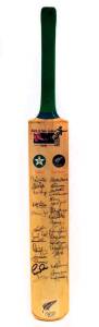 1992-93 NEW ZEALAND v PAKISTAN, full size Cricket Bat signed by both teams, 30 signatures including Martin Crowe, Ken Rutherford, Danny Morrison, Javed Miandad & Inzamam-ul-Haq. Good condition.