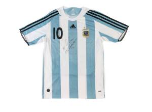 DIEGO MARADONA, signature on Argentina shirt; together with photo of him playing. With CoA.
