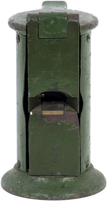 EDMONDSON DATE STAMPER (ex VR), working condition, with ink roll, 23cm high with 13cm diameter base, painted in VR green. The usual paint chipping but no dings - good condition. Also huge 1972 plan (328x99cm) of Flinders Street/Jolimont (Plan 606/72), pai