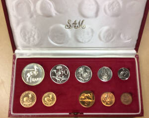 1976 Ten Coin cased Proof set, bronze Â½c-2c, nickel 5c-50c, silver Rand plusÂ gold Rand and 2 Rand, (equivalent agw to a half and full Sovereign).