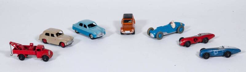 DINKY: Group of 1930’s-60’s Group of Model Cars Including Breakdown Crane Lorry (30E); And, Ford Zephyr Saloon (162); And, Hillman Minx (40F). Mixed condition but mostly very good to good, all unboxed. (30 items approx.)