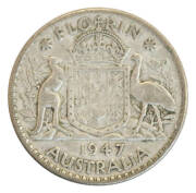 Silver pre 1945 2/- (3 incl. 2 1927 Canberra), 1/- (4), 6d (20) & 3d (29) plus post 1946 2/- (14), 1/- (17). 6d (76) & 3d (69). 2+kgs of ½d's and 1d's. Mixed grades.