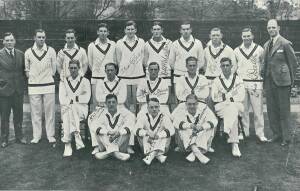 1929 SOUTH AFRICAN TEAM TO ENGLAND, team picture with 17 signatures including Nummy Deane (captain), Herbie Taylor, Edward van der Merwe & Bob Caterall. Fine condition.