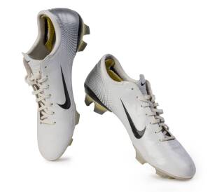 JAMES HIRD'S FOOTBALL BOOTS: Pair of football boots Nike "James Hird 2007 'Au Revoir'" match-worn.
