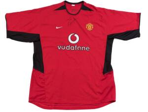 DAVID BECKHAM, signature "To James, David Beckham" on Manchester United shirt. Ex James Hird collection.