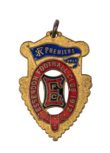 ESSENDON TOWN: 1912 membership badge, "Premiers 1911/EFC/ Essendon Football Club 1912", made by C.Bentley. Rare. (The Association Essendon team sometimes called Essendon Town and nicknamed the Dreadnoughts. They lasted from 1900 to 1921, played at Windy H