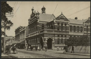 West Aust: Fremantle: ‘Post Office, Fremantle’ postcard (published by Fremantle News Agents Association) with the Post and Telegraph Office building, passers-by & ‘Tea Rooms’ next door, unused, fine condition.