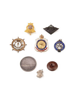 Group lot, majority military interest incl. 1913 silver medallion, 35mm diameter, "TO THE OFFICERS AND CREW OF H.M.A.S. NEW ZEALAND", hat badge (less pin) for the H.M.A.S. Sydney plus an enamel badge for The Aust. Plumbers & Gasfitters Emps. Union. (8 ite