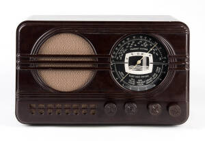 CROYDON: Brown Bakelite mantle radio circa 1938.