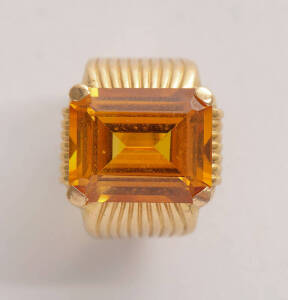 Gold & sitrine signet ring. Nice weight, 12.9 grams total