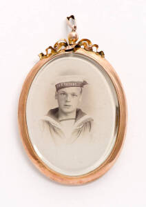 PHOTO PENDANT: 9ct Gold mounted double sided &nbsp;pendant showing WW1 period sailor from the S.S.Victory, reverse a Scots Guard. 7cm approx.