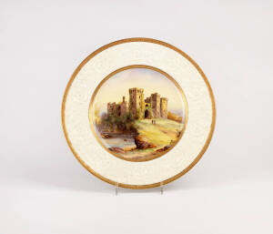 ROYAL WORCESTER: Porcelain cabinet plate with hand painted scene "Raglan Castle", early 20th century. 27cm