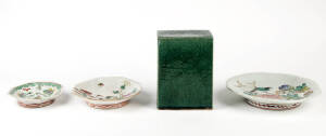 A Chinese green glazed pillow, 18cm wide and three enamel decorated dishes,&nbsp;15 to 21cm diameter
