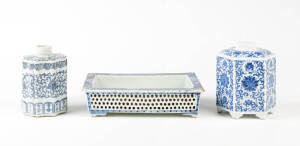 a Chinese blue and white porcelain reticulated bulb dish, 24cm wide, 6cm high, and two blue and white tea canisters 14 and 15cm high