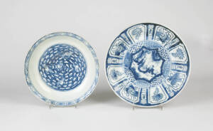 Two Chinese blue and white circular dishes