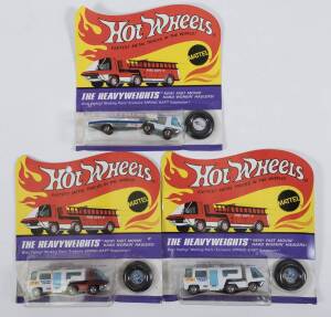 HOTWHEELS: 1971 group of Redline ‘The Heavyweights’ including Team Trailer (6019) – Spectral Flame Red Cab and White Plastic Trailer; and, Racing Rig (6194) – Enamel White Cab with White Plastic Trailer; and, Team Trailer (6019) – Enamel White Cab with Wh