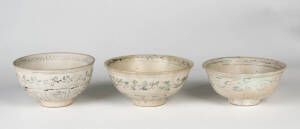 Three Vietnamese blue and white circular bowls, &nbsp;16 to 17.5cm diameter