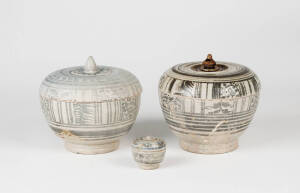 Three Thai Sawankhalok covered bowls, 5, 14 and 15cm diameters