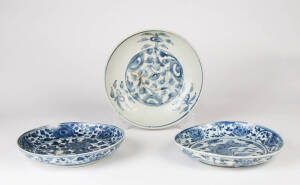 Three blue and white porcelain saucer dishes, 16th/17th century, 24 to 26.5cm diameter