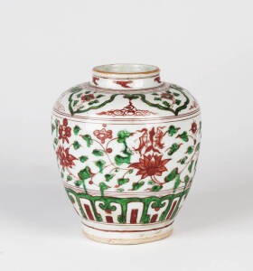 A Swatow iron-red and green glazed ovoid vase, 17th century, 20cm high