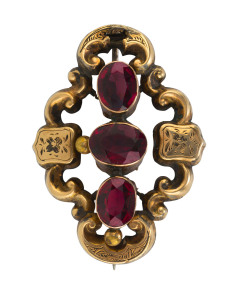 A Victorian pinchbeck brooch set with three garnets, 19th century 4cm long, 5.5 grams total