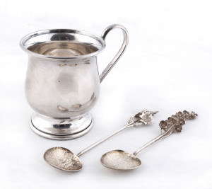 A pair Harris & Son Australian silver wild flower teaspoons, Western Australia; together with a Drummond & Co. Australian silver mug