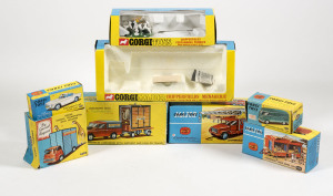 CORGI: group of vintage Corgi boxes including Chipperfields Land-Rover with elephant and cage on trailer (GS 19); and, Articulated Truck (1109); and, Volkswagen Delivery Van (433). Mint to near mint boxes. (9 items)